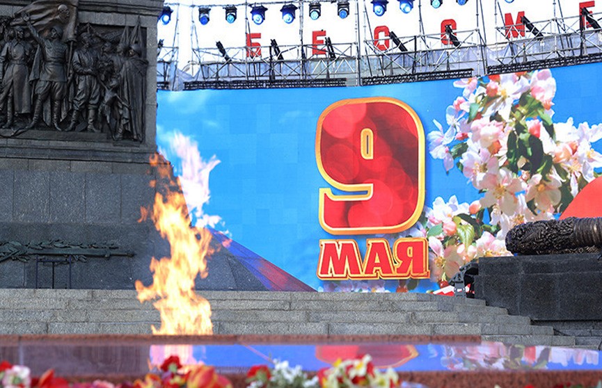 К монументу Победы в Минске венок возложил Александр Лукашенко