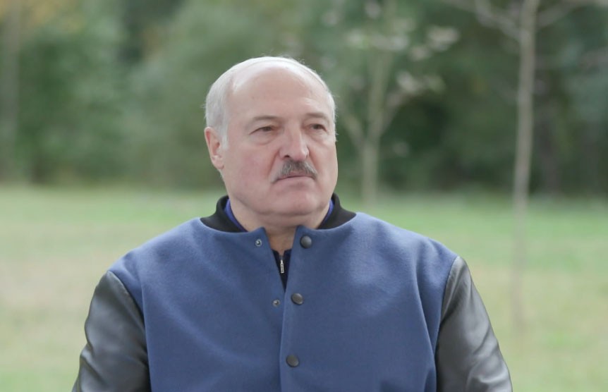 Недальновидная политика Польши стала одной из тем общения Александра Лукашенко с журналистами в мемориальном комплексе «Хатынь»
