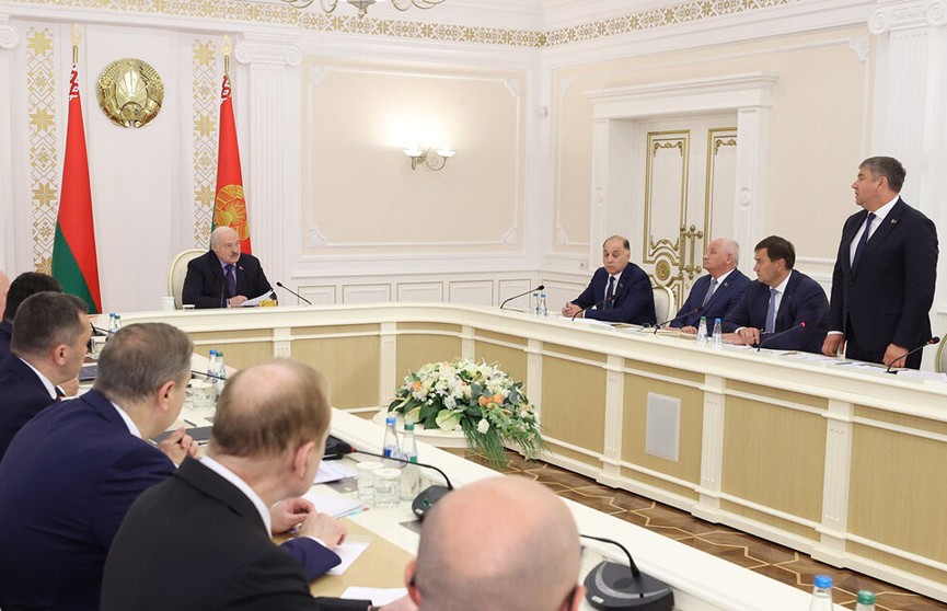 Александр Лукашенко провел совещание с руководством Совета Министров Беларуси