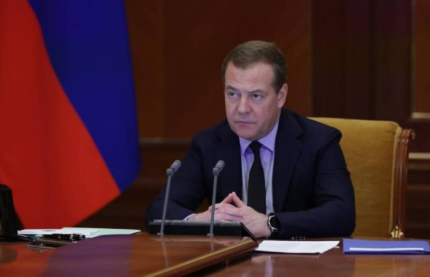 Показ поста Медведева в Twitter об Украине ограничили в Германии и Польше