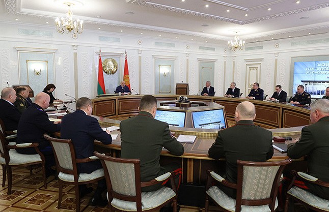 Заседание Совбеза во Дворце Независимости: как обеспечить безопасность перед референдумом и правда ли, что Беларусь отправит военных в Сирию? Все подробности