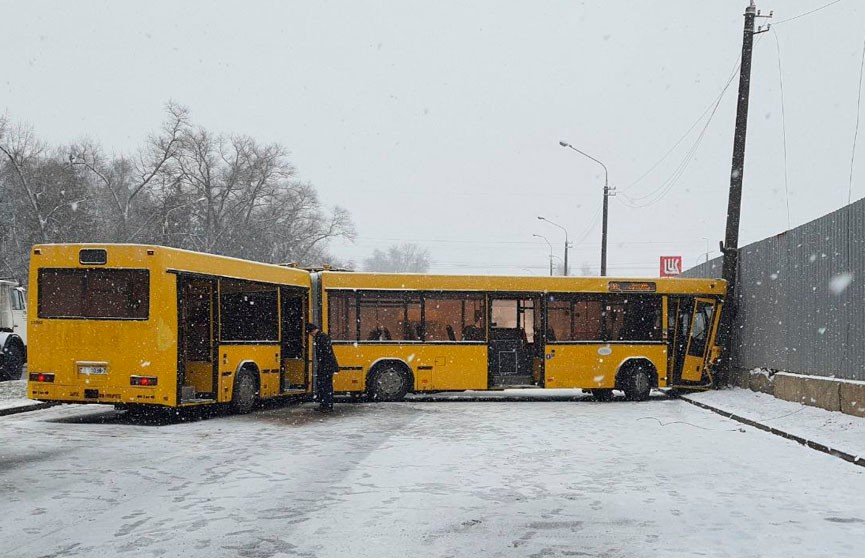 В Минске автобус попал в аварию, есть пострадавшие