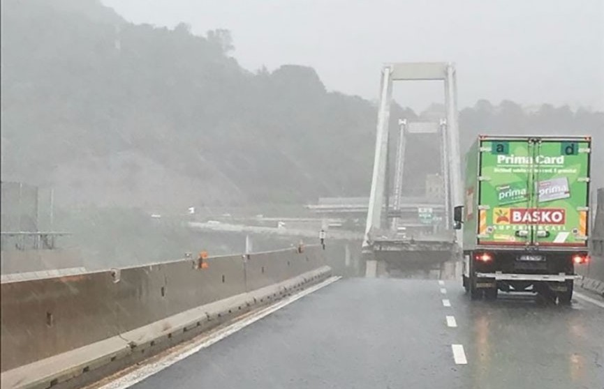 Чудесное спасение водителя на генуэзском мосту: его грузовик оказался в 20 метрах от пропасти
