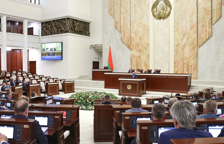 Работу контрольно-надзорных органов обсудили на заседании двух палат парламента