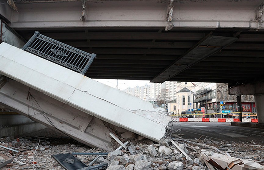 Из-за обрушения моста на Немиге перекрыто движение на некоторых улицах в центре Минска