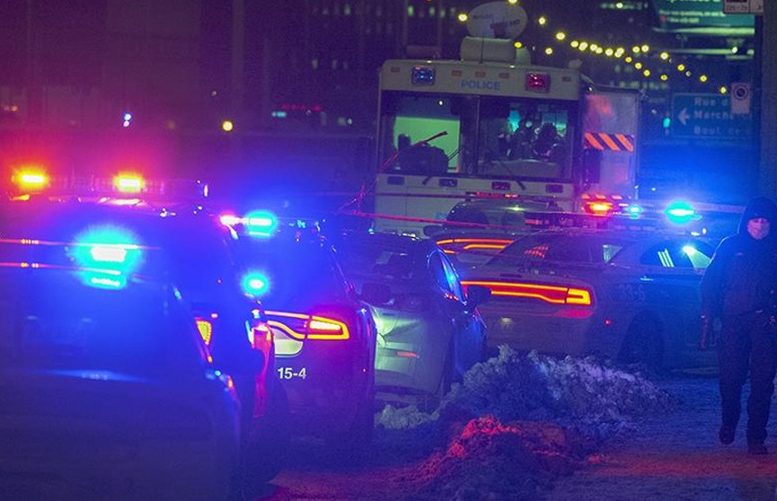 В Монреале водитель ранил полицейского при проверке документов