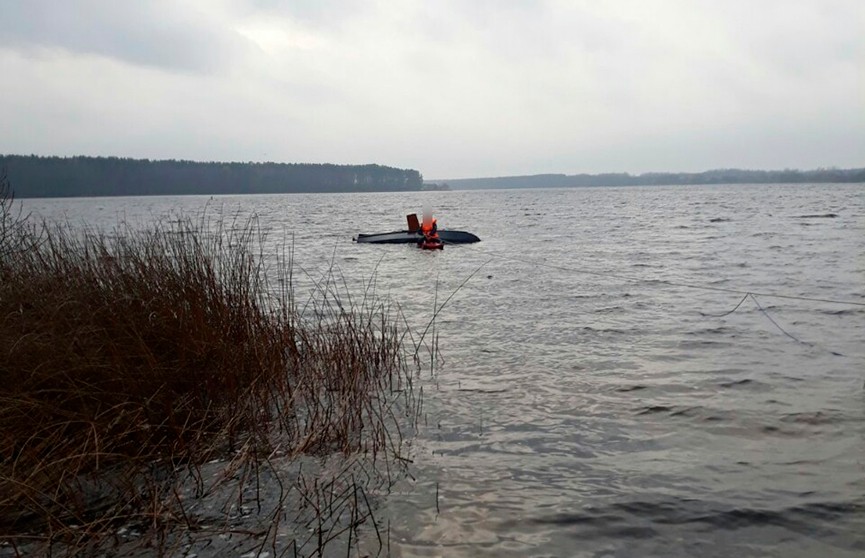 МЧС спасло трёх человек, тонувших в озере в Крупском районе