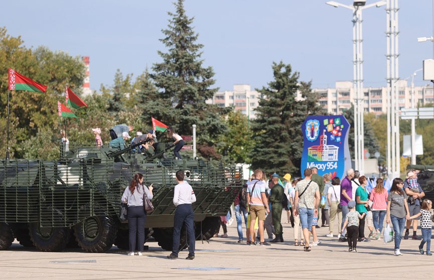 Соцопрос: 40% белорусов в День Победы гуляют по городу и смотрят салют
