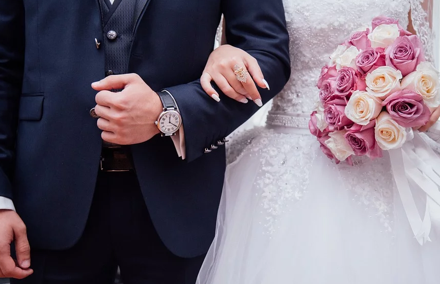 Разоблачение накануне свадьбы: жених изменил невесте с шестью стриптизершами