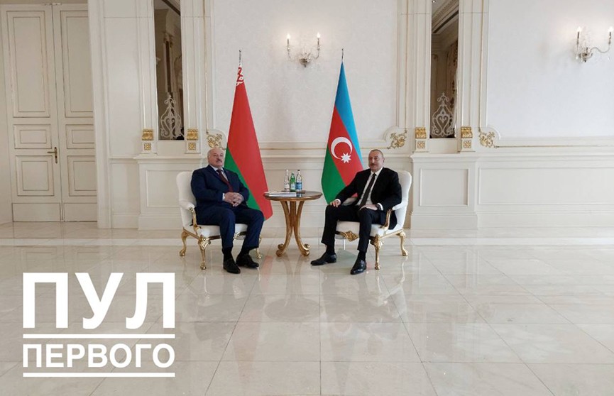 Александр Лукашенко проводит переговоры с Ильхамом Алиевым