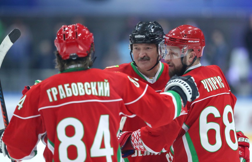 Александр Лукашенко: Хоккей – лучшее антивирусное лекарство!