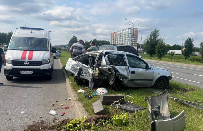 Две иномарки столкнулись на Партизанском проспекте в Минске