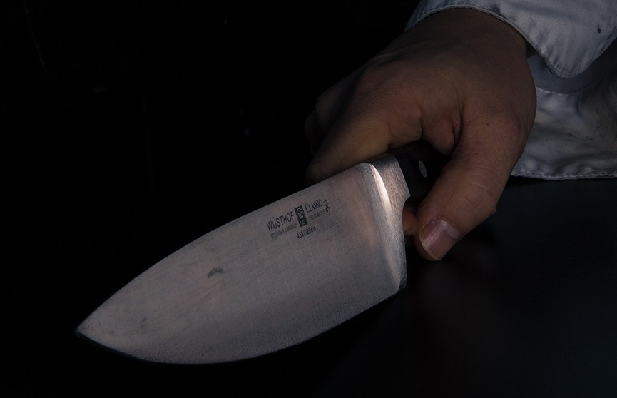 Пьяная белоруска ножом угрожала членам комиссии, которые пришли проверить условия проживания ее детей