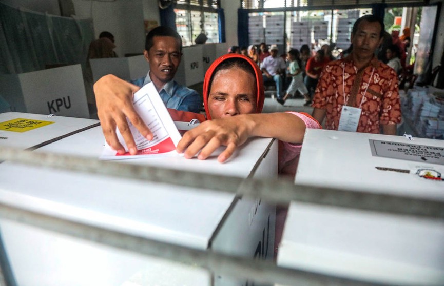 Количество погибших при подсчете голосов в Индонезии выросло до 272 человек