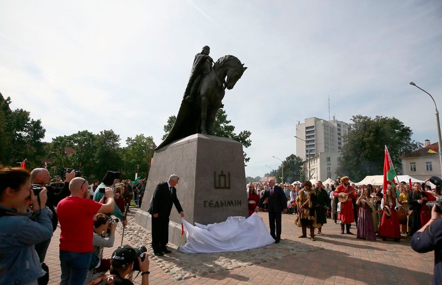 Памятник великому князю Гедимину торжественно открыли в Лиде