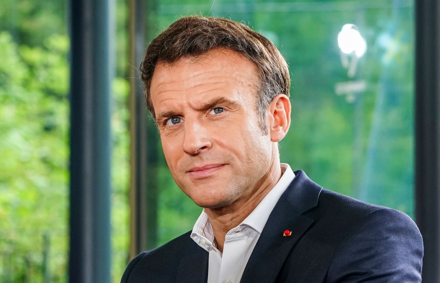 Президент Франции проведет встречу с правительством в связи с нехваткой топлива в стране