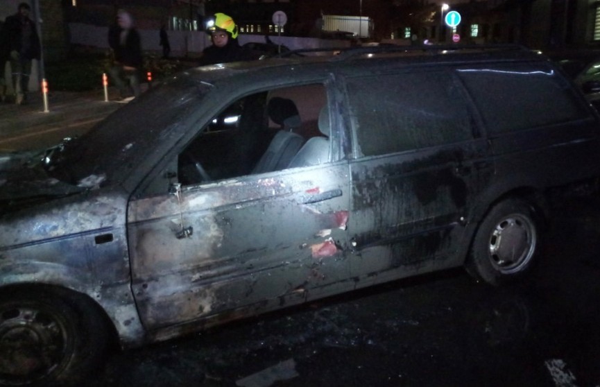 Ярким пламенем горел автомобиль на Немиге