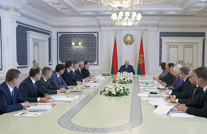 Лукашенко о зарплатах в конверте у ИП: Хочу, чтобы предприниматели меня услышали, что мало потом не покажется