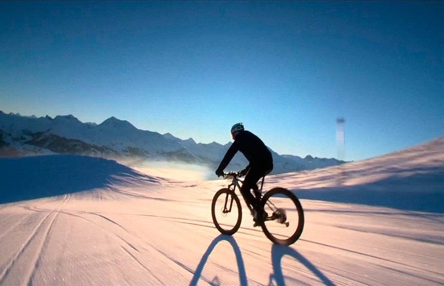 Велосипедная гонка по снегу прошла в Швейцарии