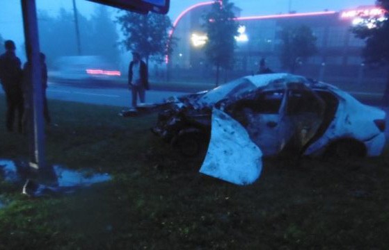 В Витебске опрокинулось такси: три человека пострадали