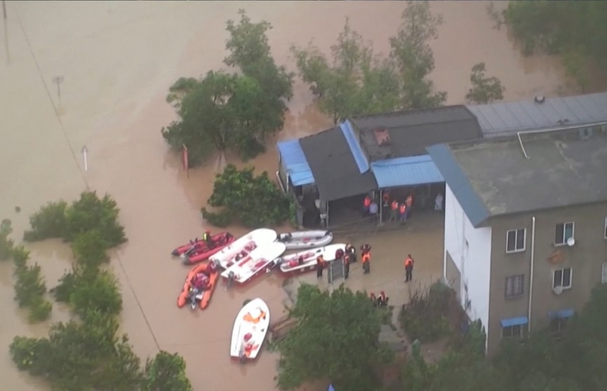 Наводнение в китайской провинции Сычуань: стихии такого масштаба не было последние 100 лет