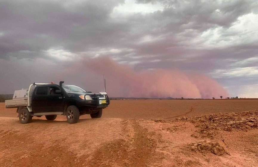 Мощная песчаная буря обрушилась на штат Новый Южный Уэльс в  Австралии
