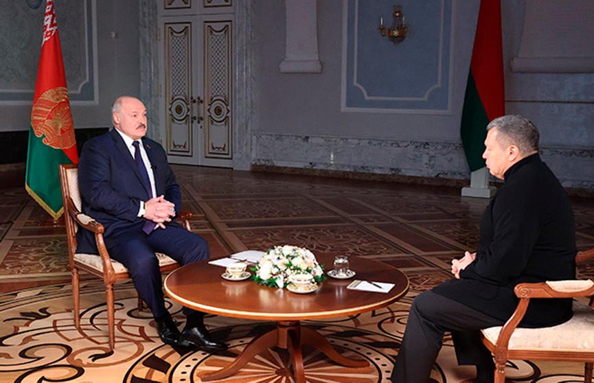 Лукашенко в интервью Соловьеву: американцы – безумцы, раз объединили против себя Россию и Китай