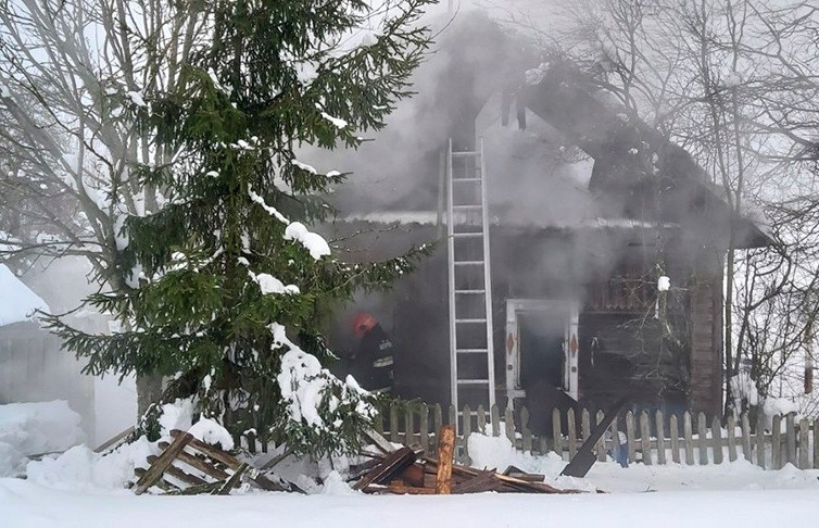 Два человека сгорели на пожаре в Краснопольском районе