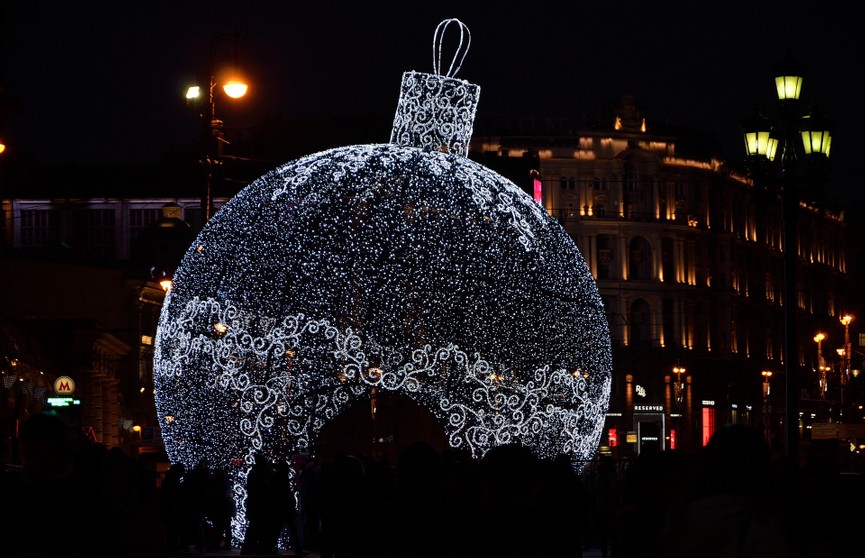 Стало известно, когда в Минске включат новогоднюю иллюминацию