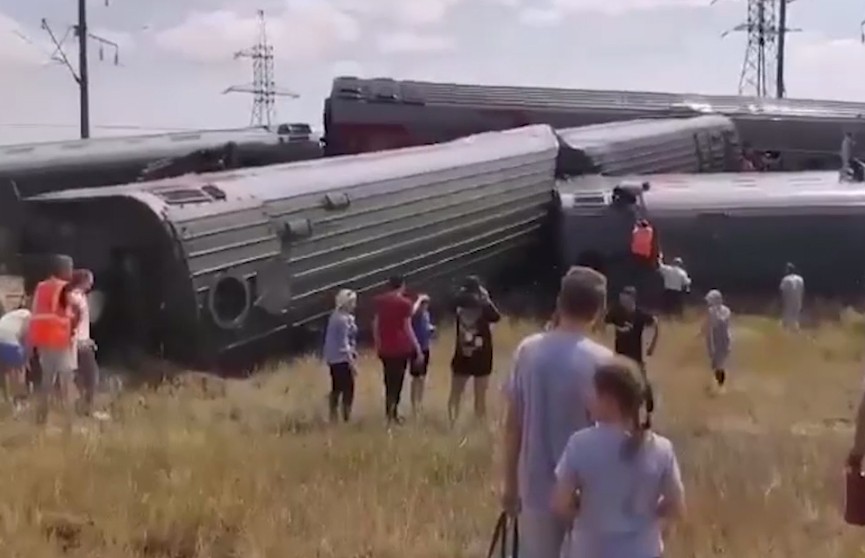 ЧП в России: в результате аварии с рельсов сошел пассажирский поезд Казань – Адлер