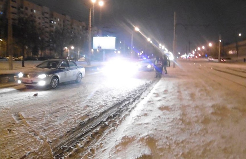 Легковой автомобиль сбил школьника на переходе в Витебске: подросток – в реанимации