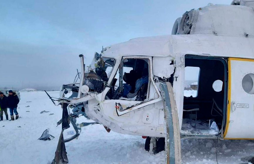 Вертолет Ми-8 совершил аварийную посадку в Красноярском крае: 15 человек пострадали