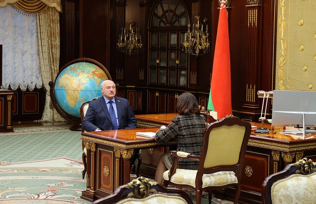 Александр Лукашенко принял с докладом Наталью Кочанову