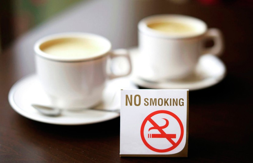 Без сигарет: Австрия ввела запрет на курение в барах и ресторанах