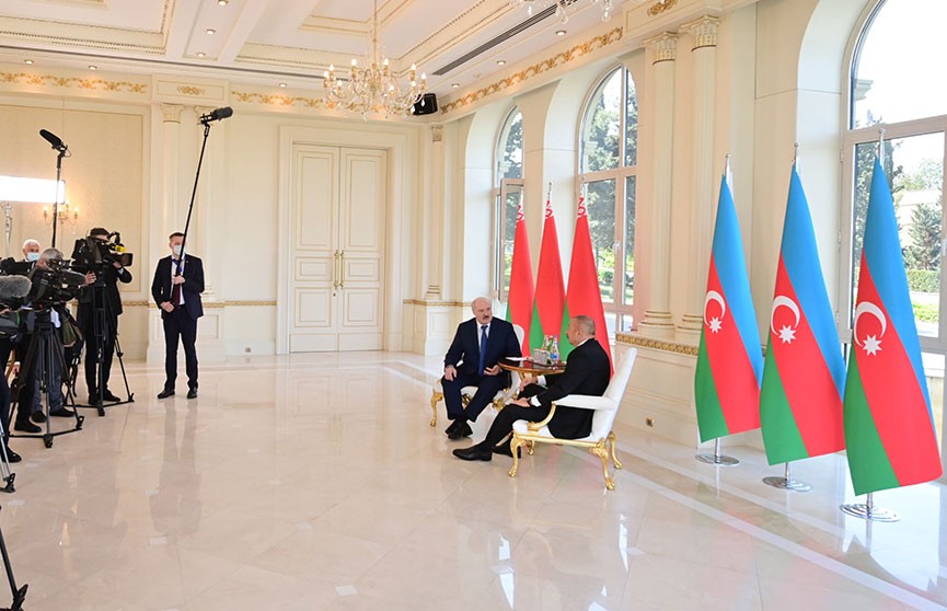 Лукашенко о Нагорном Карабахе: Дай бог, чтобы не было осколков в душе и сердце у армянского и азербайджанского народов