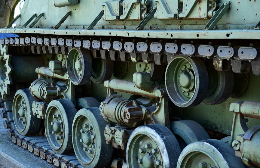 В Гомеле демонтировали памятник воинам-освободителям – легендарный танк Т-34. Объясняем, почему