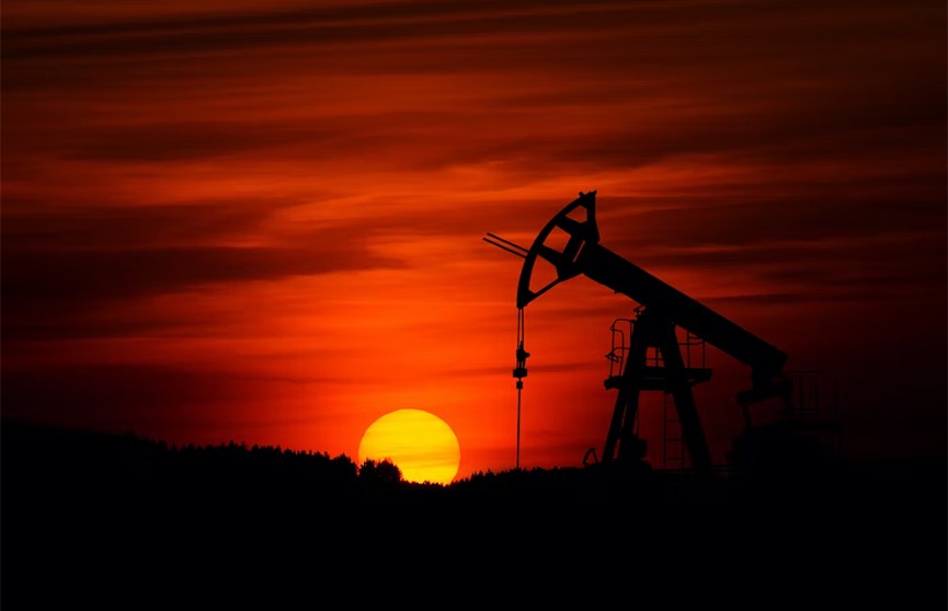 Еврокомиссия подготовит законодательную базу для ограничения цен на нефть из России