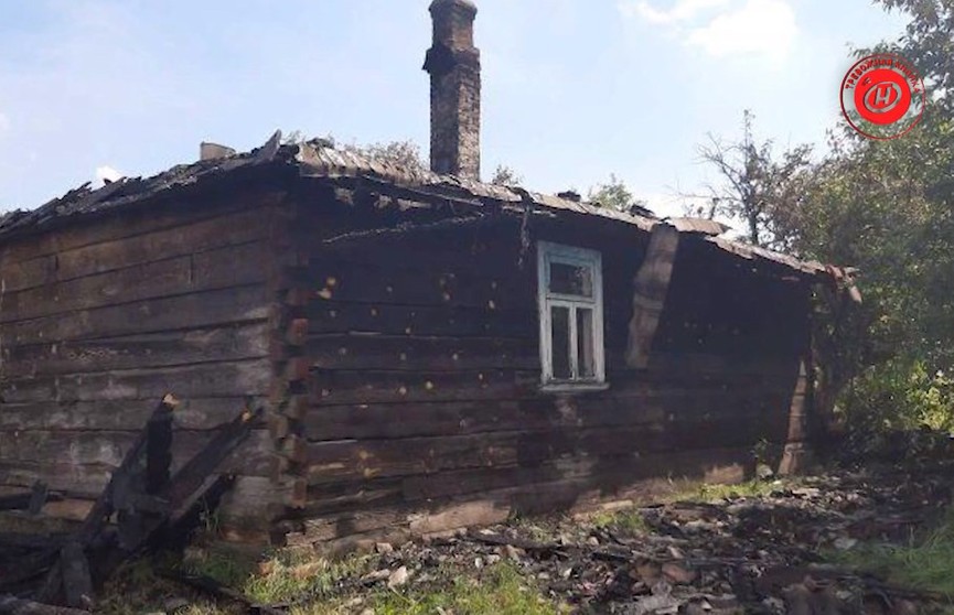В деревне Харсы загорелся жилой деревянный дом