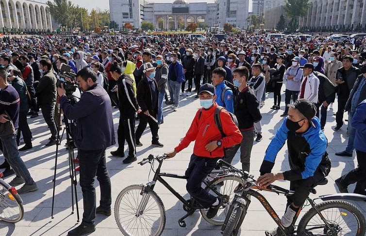 Во время беспорядков в столице Кыргызстана пострадали 130 человек