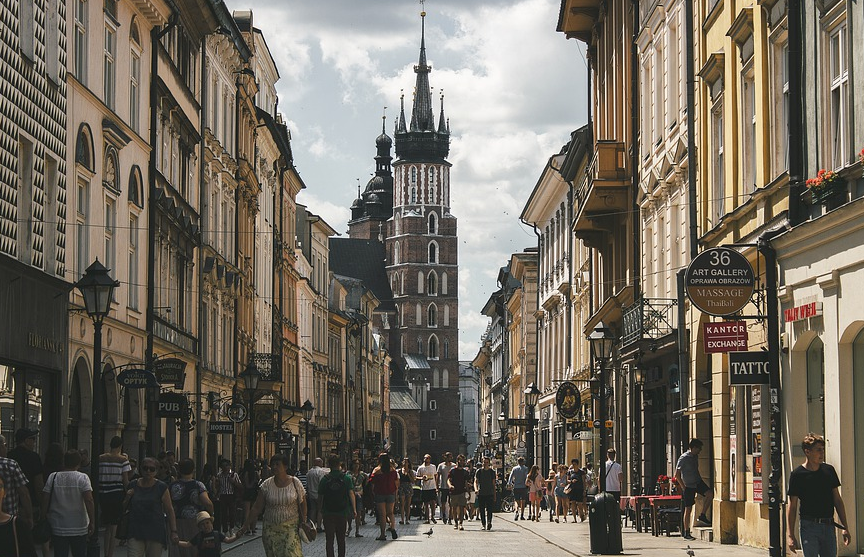 В Польше ослабили ограничения по коронавирусу