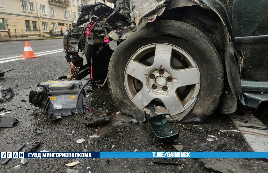 Серьезная авария на улице Московской в Минске: легковушку вынесло на встречную