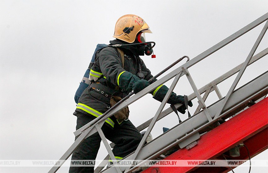 Мужчину спасли при пожаре в многоэтажке в Гродно