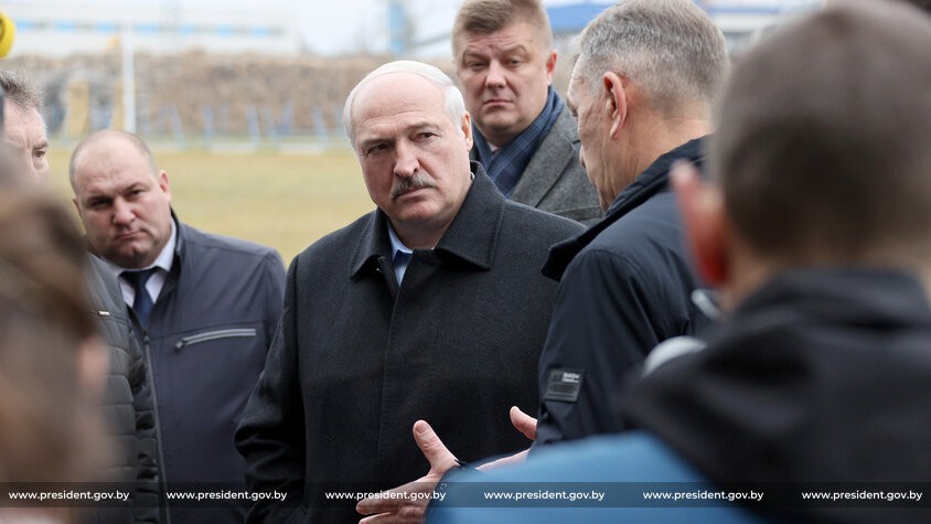 Лукашенко посетил Добрушскую бумажную фабрику