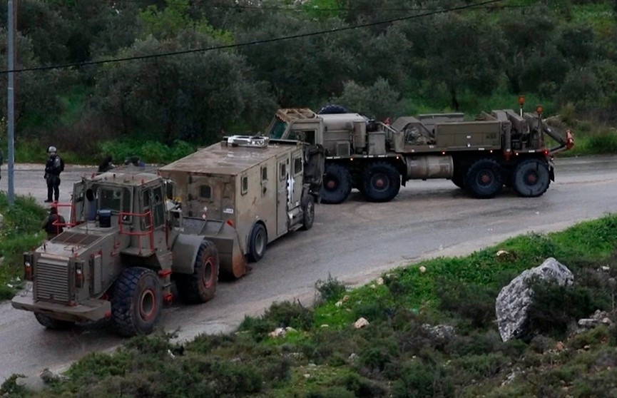 Нападение на Западном берегу реки Иордан: машина влетела в группу израильских военных