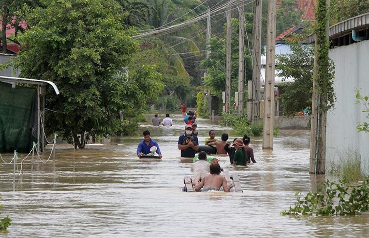 В Камбодже из-за наводнений погибли 13 человек, тысячи эвакуированы
