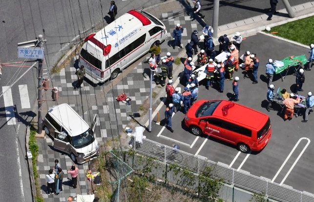 Автомобиль врезался в группу детей в Японии