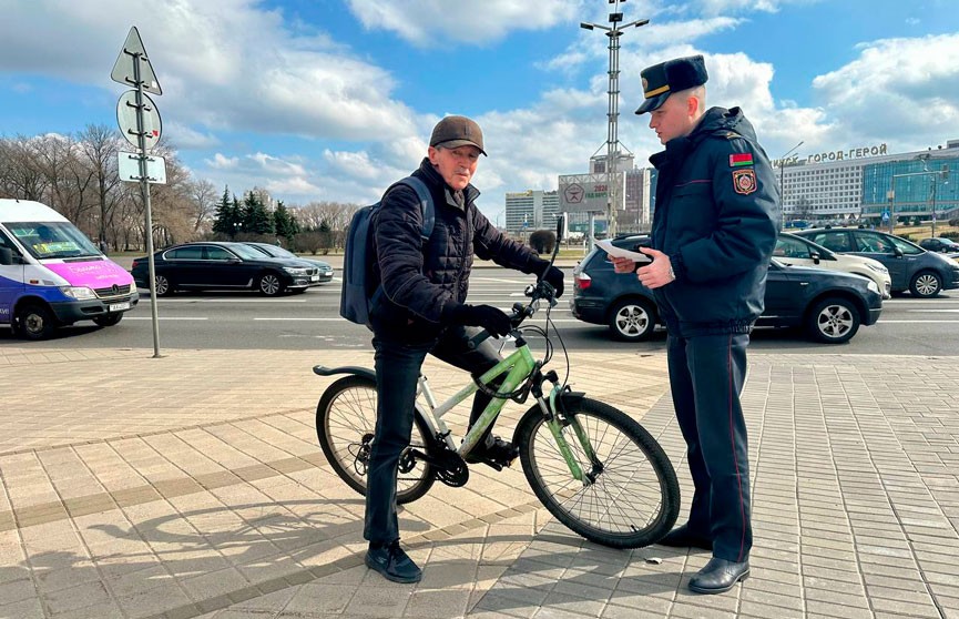 ГАИ проверяет пешеходов, велосипедистов и владельцев электросамокатов на соблюдение ПДД