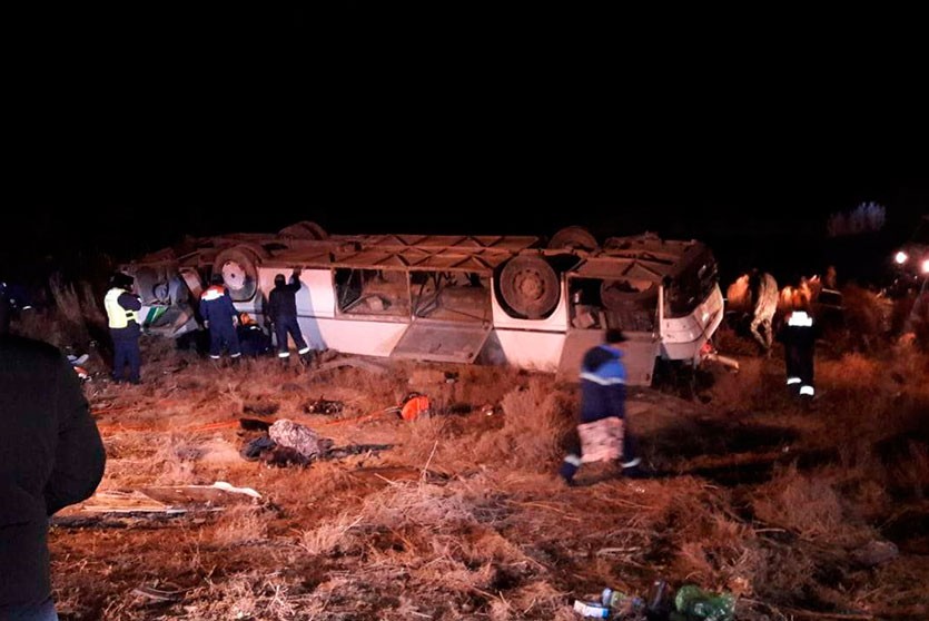 Автобус перевернулся из-за гололедицы в Казахстане. 8 человек погибли