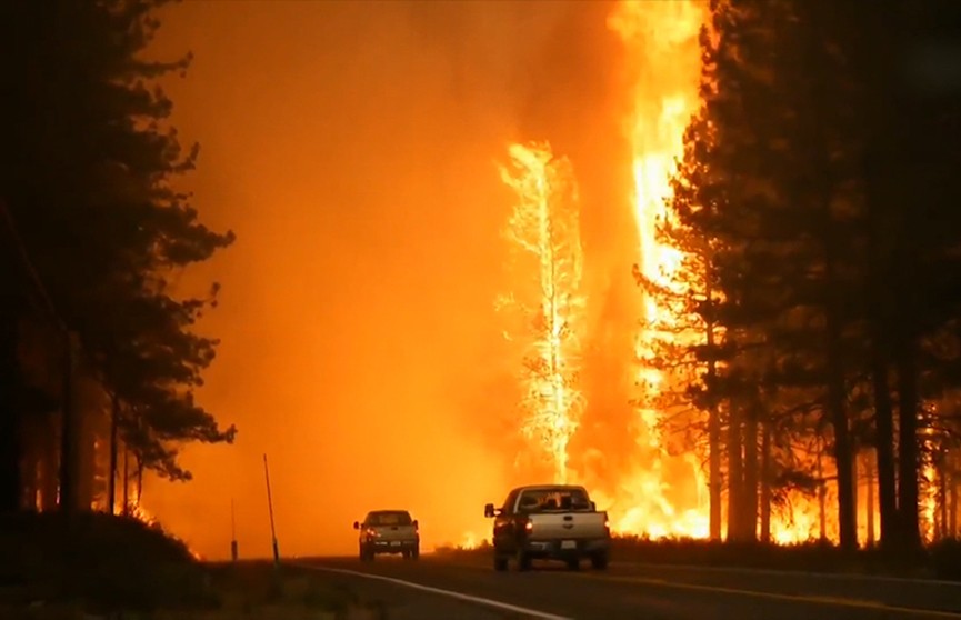 Огненный торнадо, отрезанный от мира город Сьюзанвилль: в Калифорнии бушуют пожары