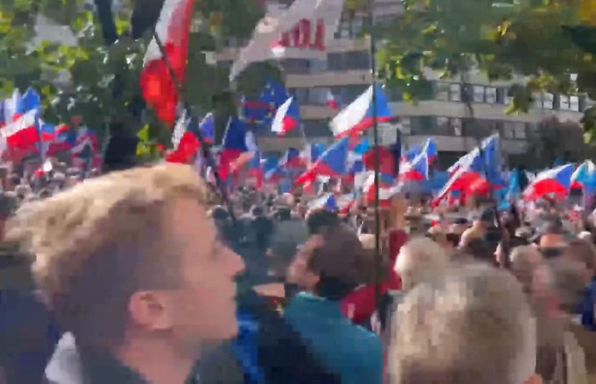 В Чехии продолжаются массовые протесты
